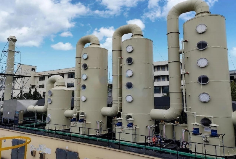 化工廠(chǎng)玻璃鋼防腐層的施工